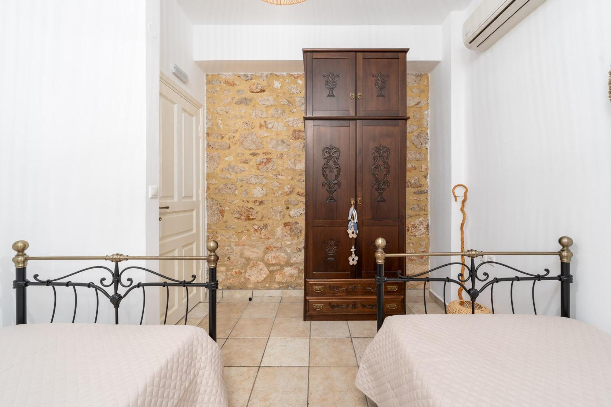 Villa Antonis Chalki Town Exteriör bild