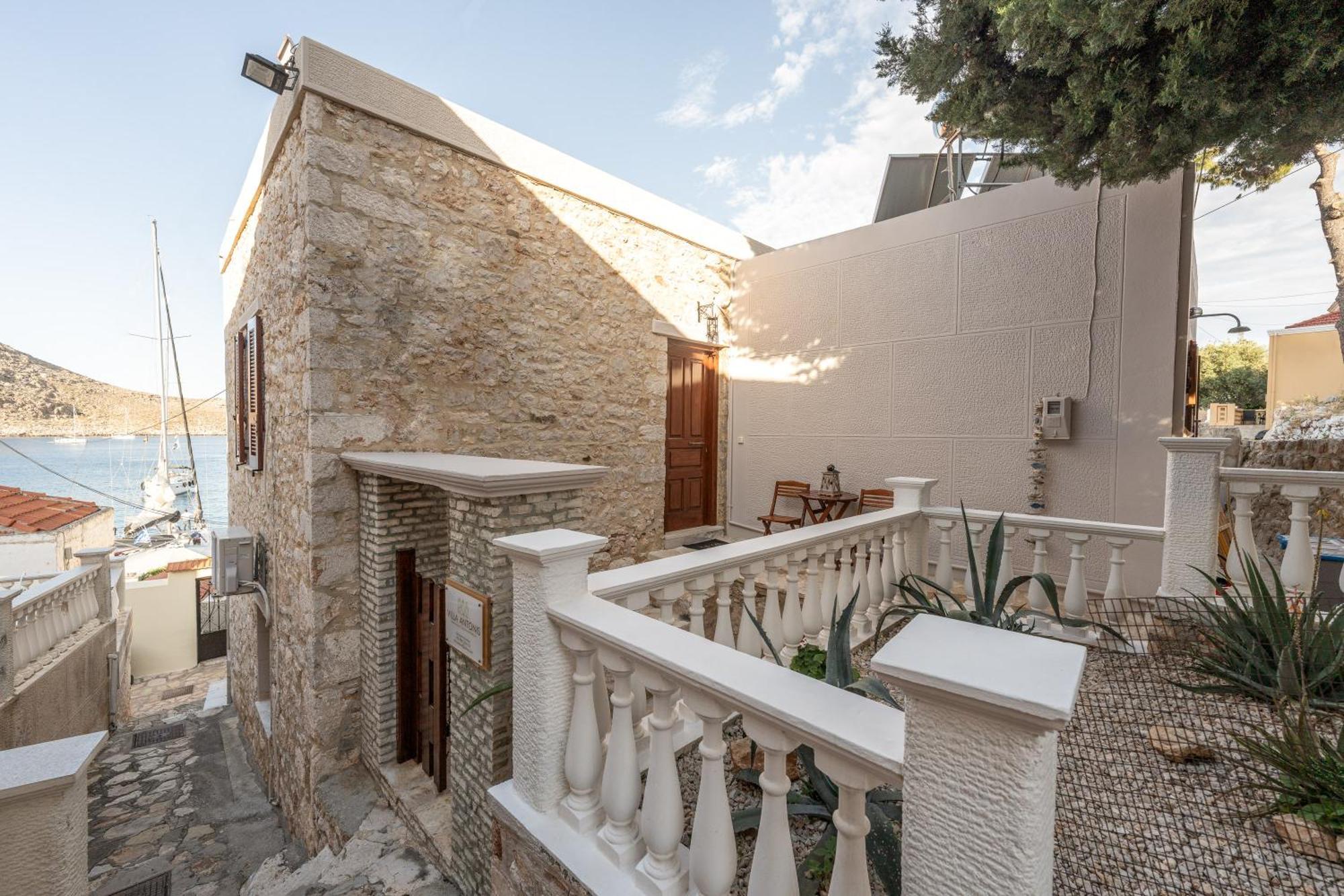 Villa Antonis Chalki Town Exteriör bild
